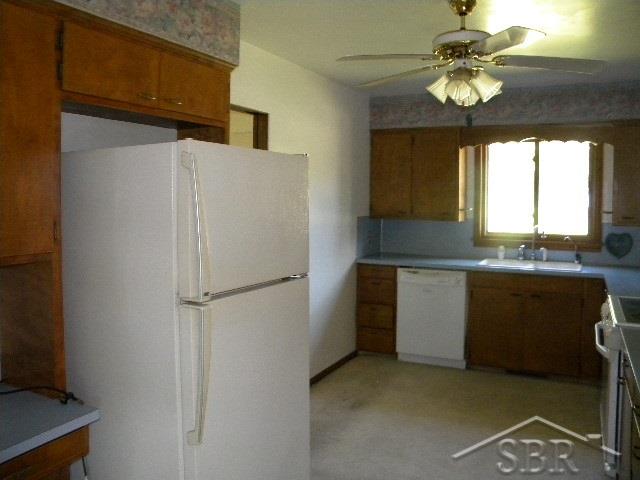 3348 East Moore Road Saginaw, MI 48601 - Photo 7 of 16 31238855-6.JPG