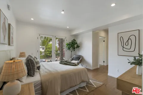 $1,149,000 | 11690 Montana Avenue, Unit 201, Los Angeles, CA 90049