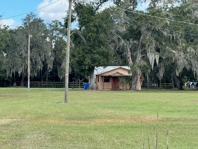 a view of a house with a backyard