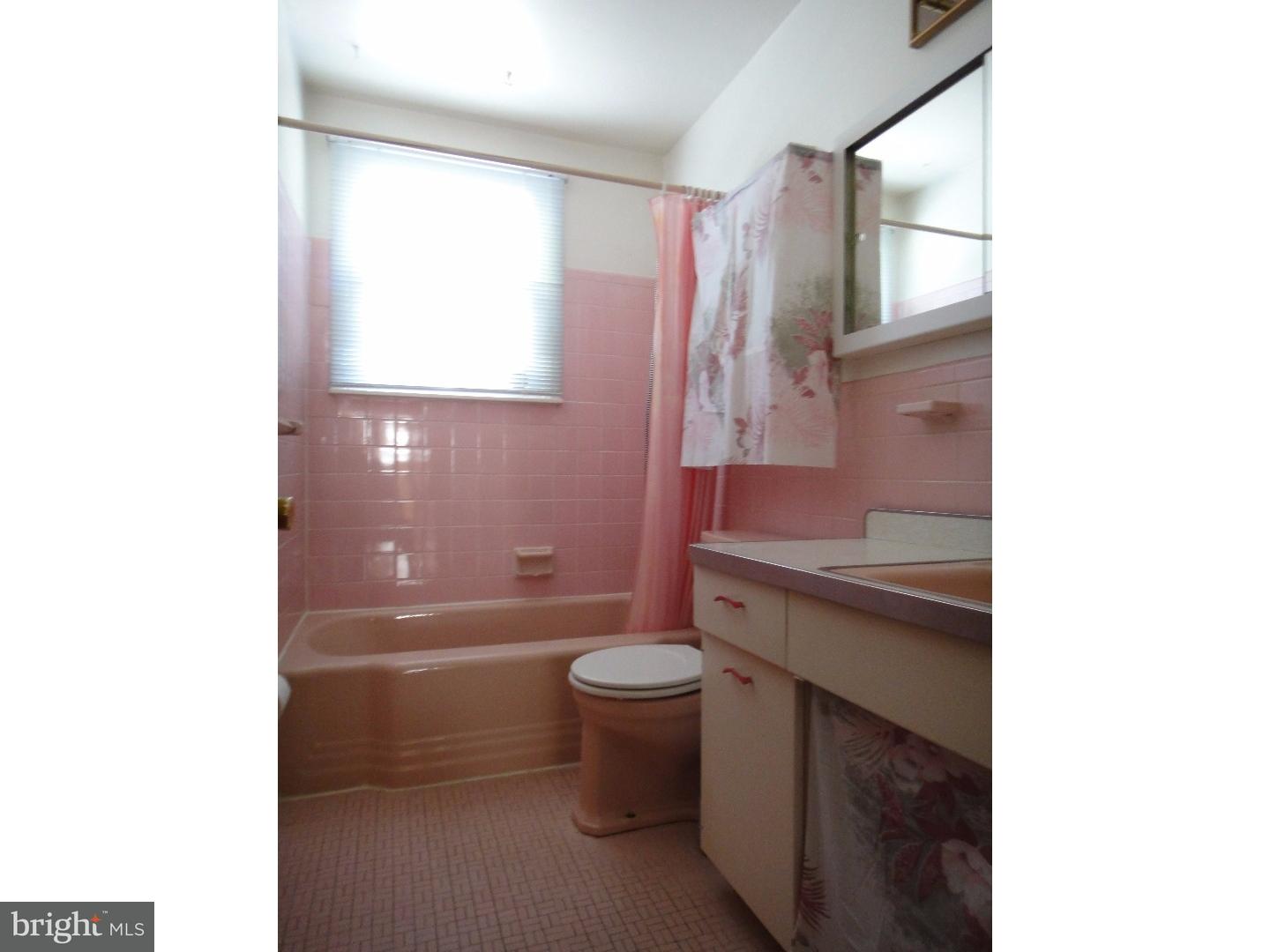 823 Suffolk Road Jenkintown, PA 19046 - Photo 14 of 19 a bathroom with a sink a toilet and tub