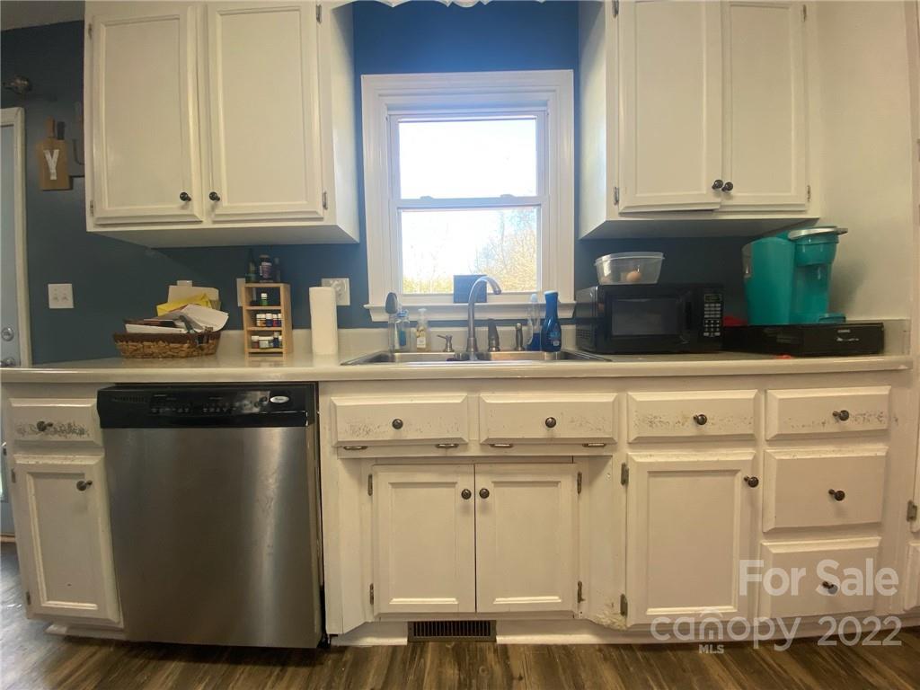 104 Dameron Road Bessemer City, NC 28016 - Photo 8 of 15 a kitchen with granite countertop a stove and cabinets