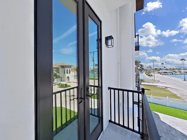 $12,500 | 882 Bay Point Drive, Madeira Beach, FL 33708