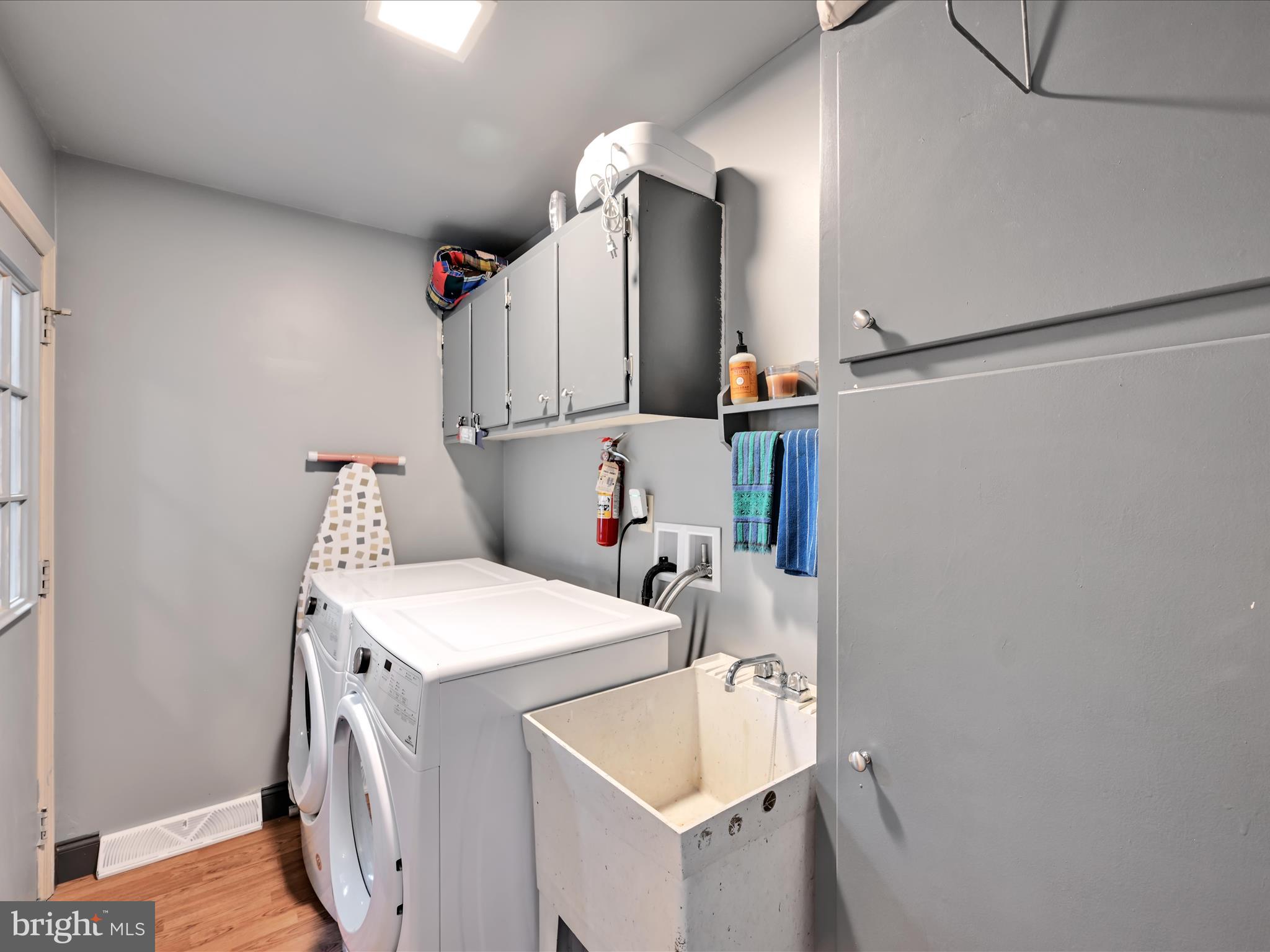 618 West 3rd Avenue Lititz, PA 17543 - Photo 27 of 40 a utility room with dryer and washer
