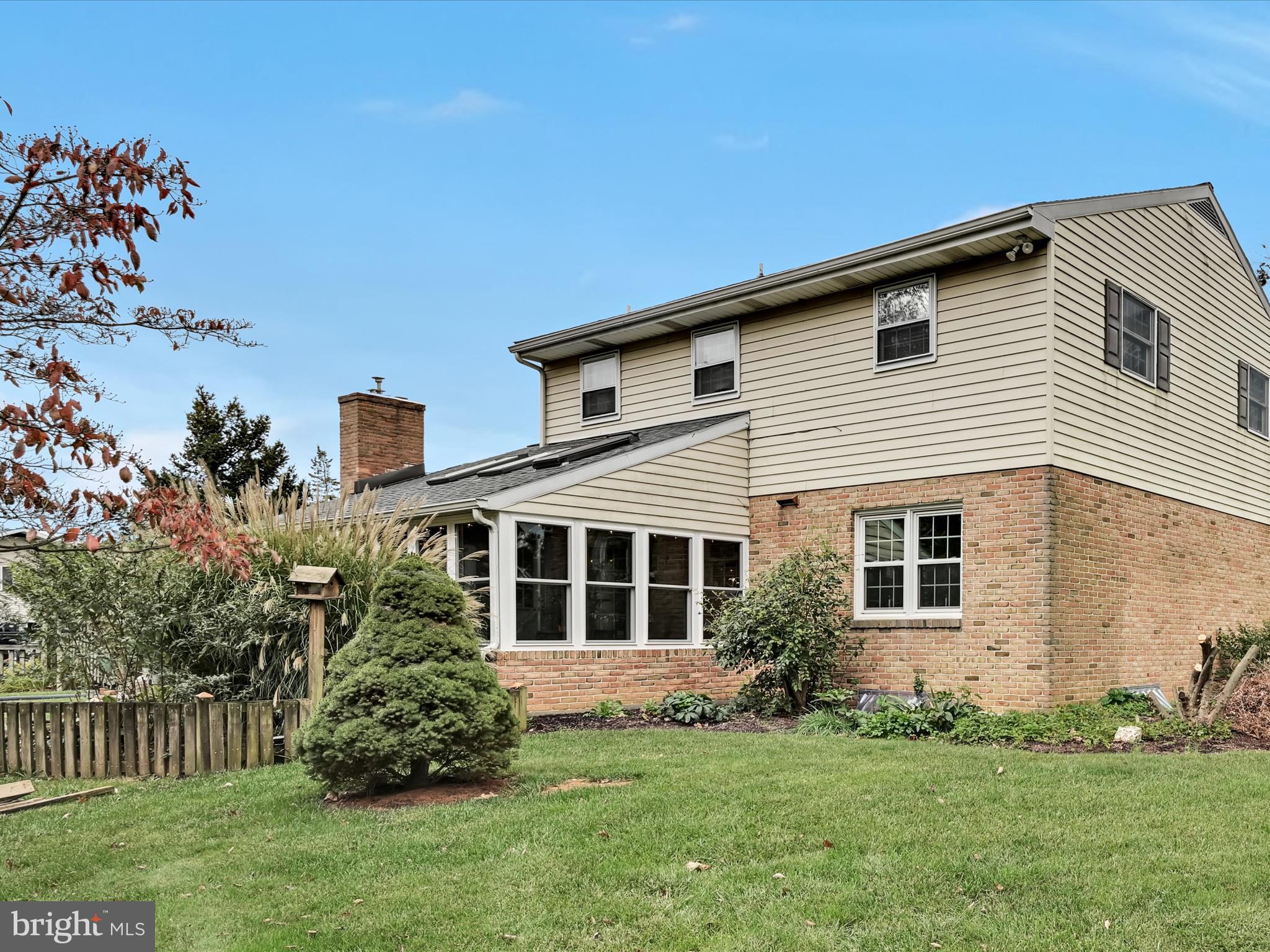618 West 3rd Avenue Lititz, PA 17543 - Photo 36 of 40 a front view of a house with a garden