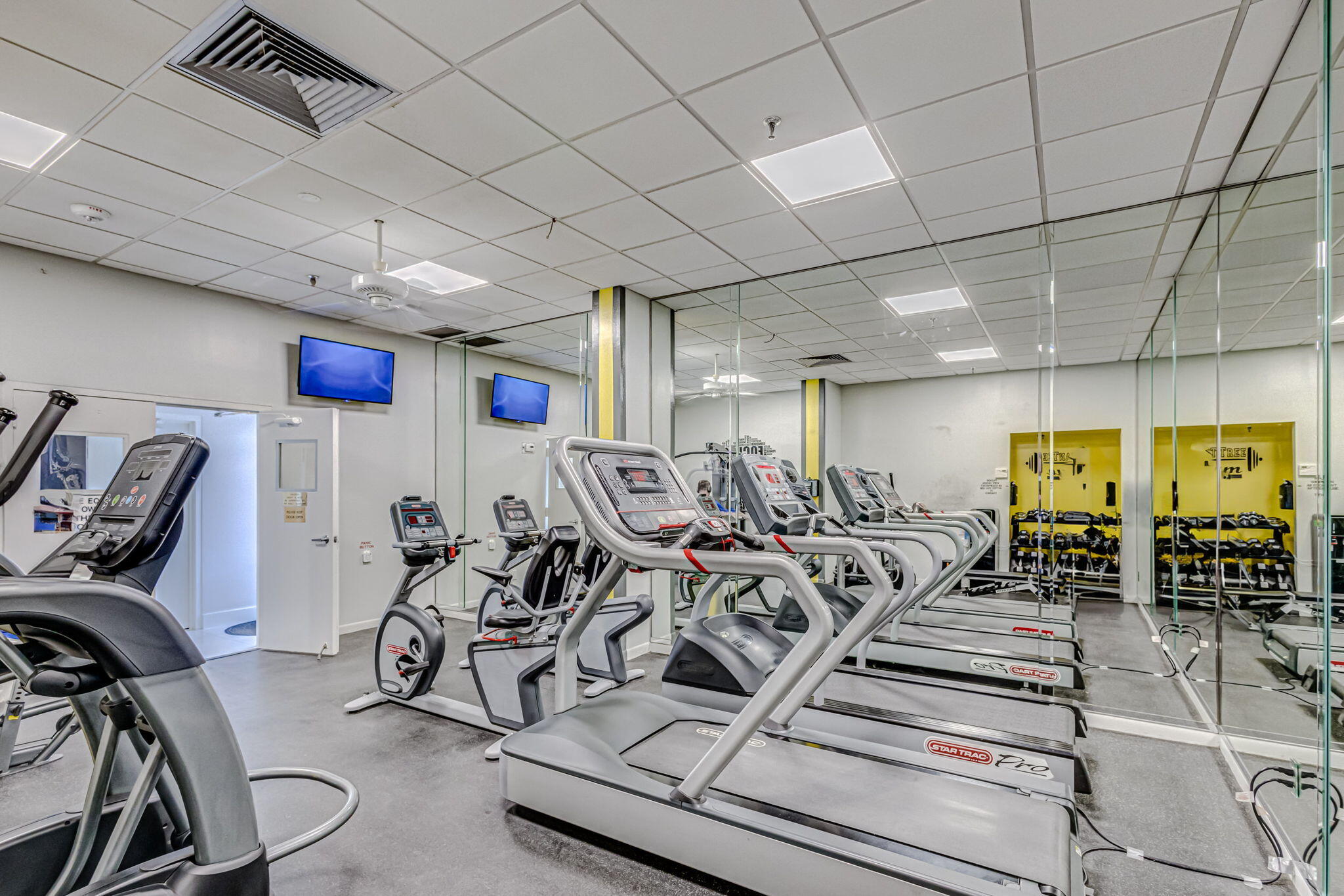 3400 North Ocean Drive, Unit 405 Riviera Beach, FL 33404 - Photo 38 of 58 a view of a room with gym equipment