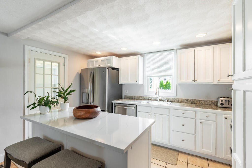 20 Juliette Road Saugus, MA 01906 - Photo 5 of 29 Gallery Image 5