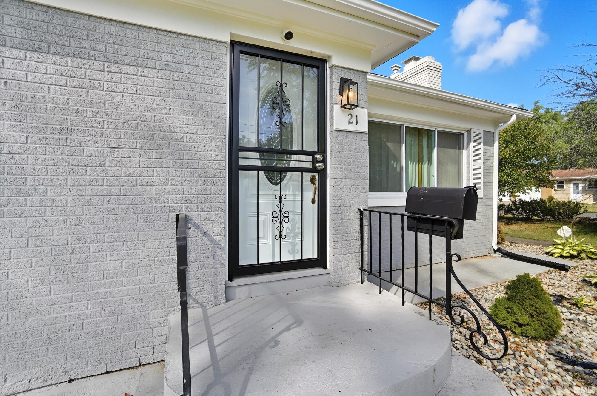 2215 East Paulding Road Fort Wayne, IN 46806 - Photo 4 of 36