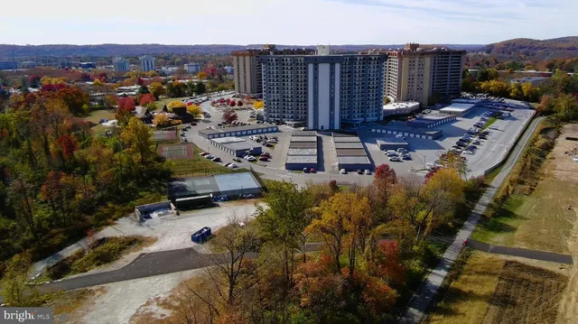 a view of a backyard of the house
