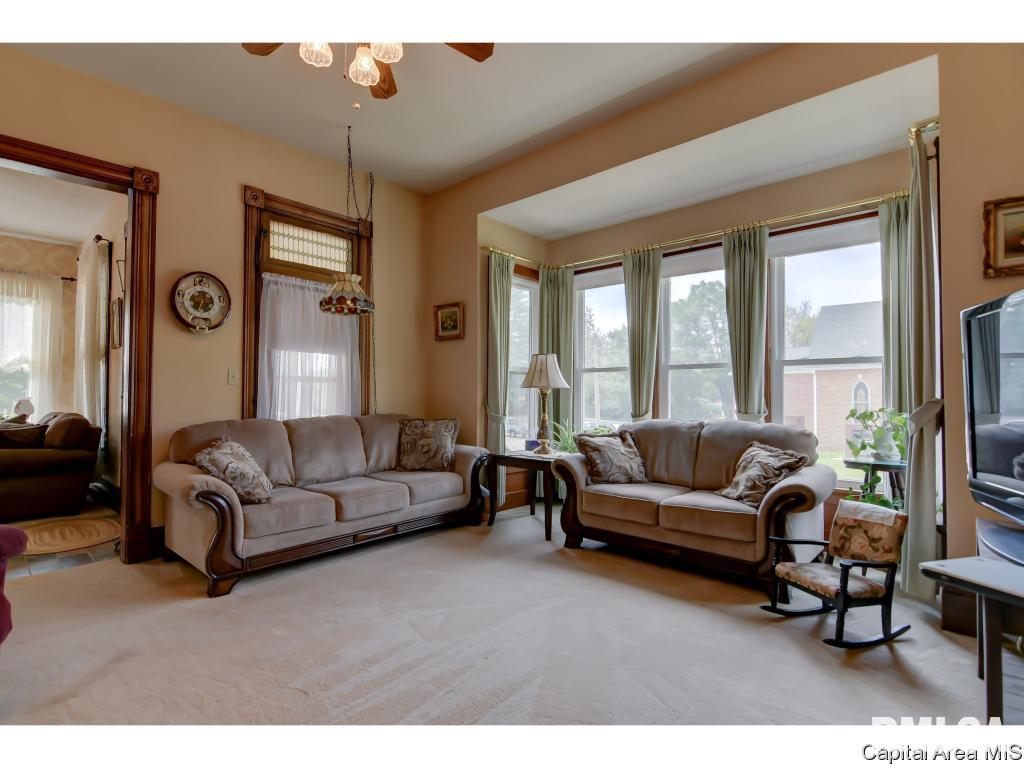 109 West Jackson Street Athens, IL 62613 - Photo 11 of 36 Gallery Image 11