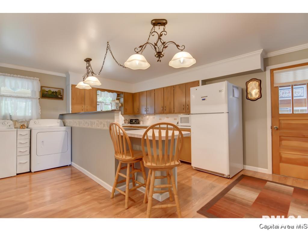 109 West Jackson Street Athens, IL 62613 - Photo 16 of 36 Gallery Image 16