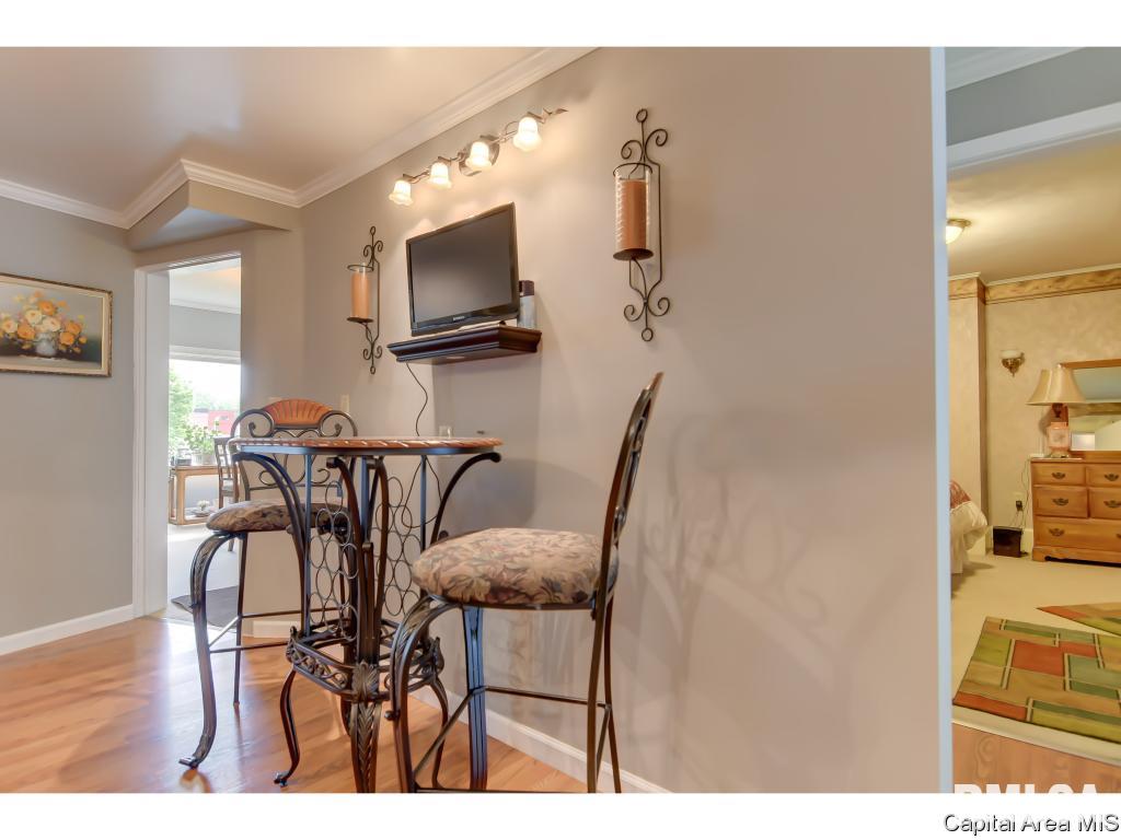 109 West Jackson Street Athens, IL 62613 - Photo 18 of 36 Gallery Image 18