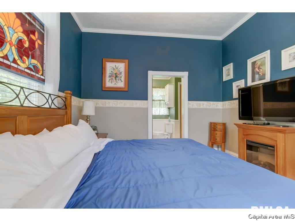 109 West Jackson Street Athens, IL 62613 - Photo 20 of 36 Gallery Image 20