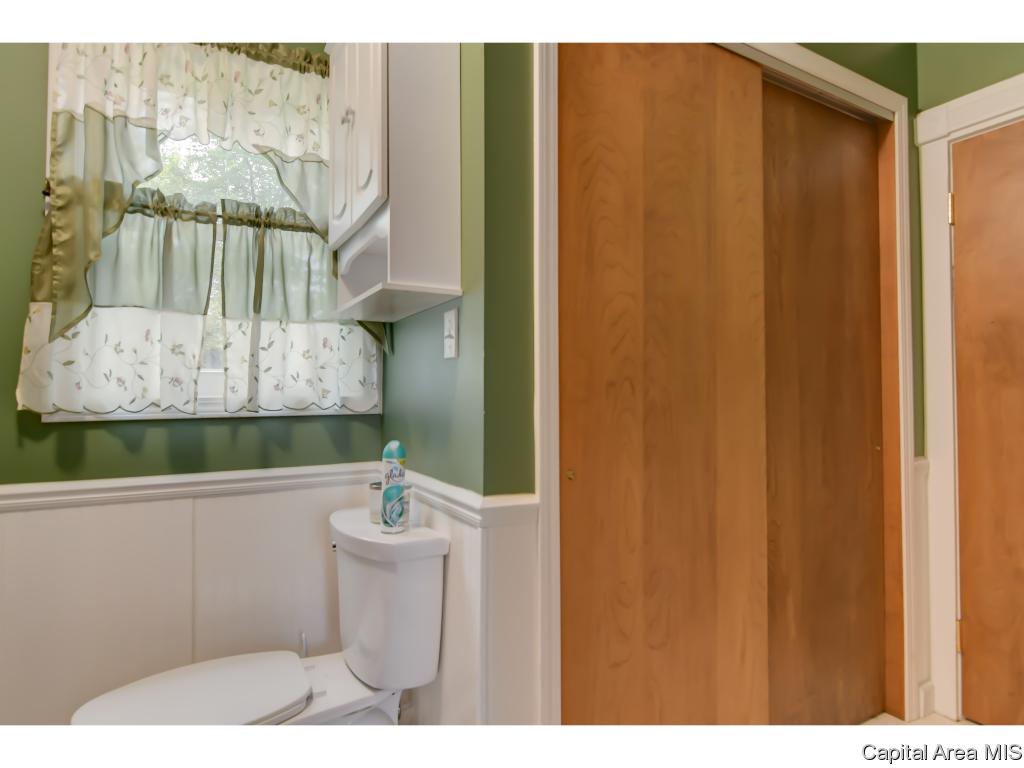 109 West Jackson Street Athens, IL 62613 - Photo 25 of 36 Gallery Image 25