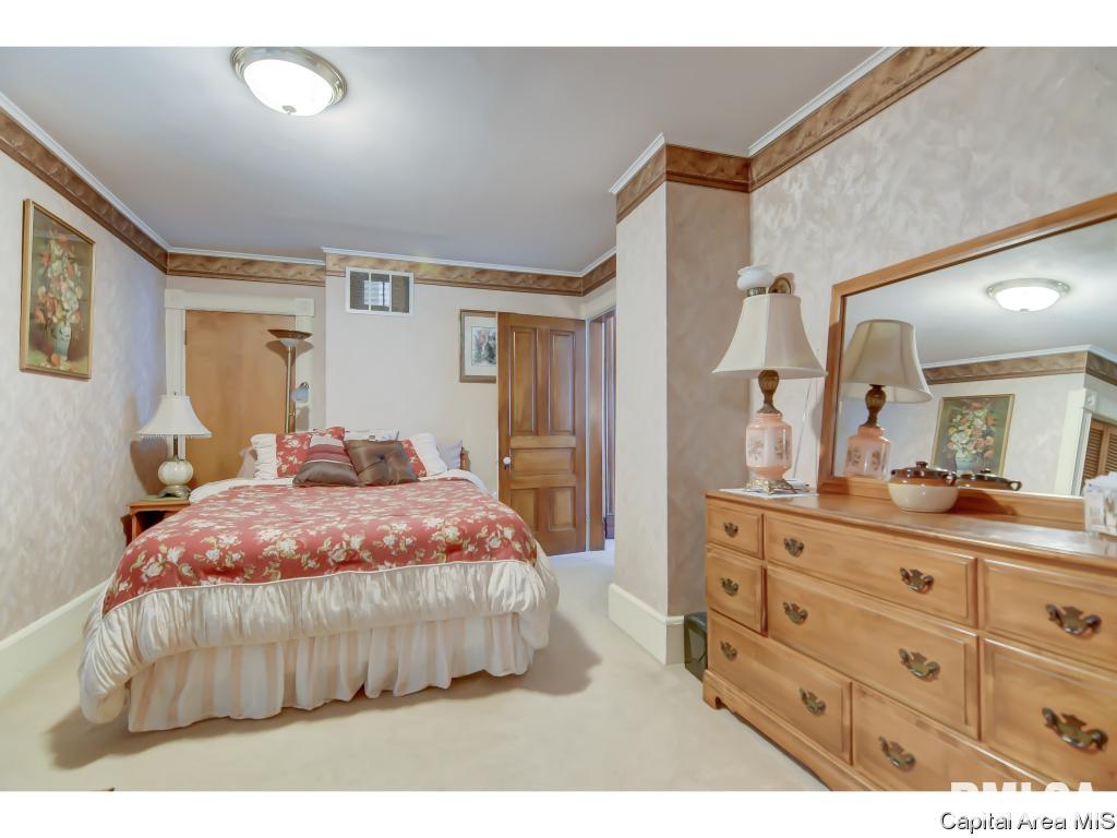 109 West Jackson Street Athens, IL 62613 - Photo 27 of 36 Gallery Image 27
