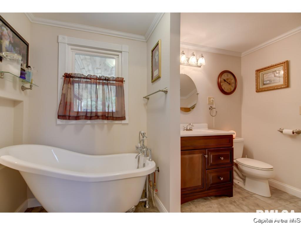 109 West Jackson Street Athens, IL 62613 - Photo 29 of 36 Gallery Image 29