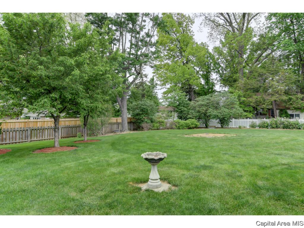 109 West Jackson Street Athens, IL 62613 - Photo 35 of 36 Gallery Image 35