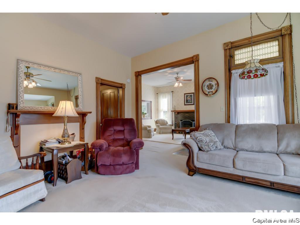 109 West Jackson Street Athens, IL 62613 - Photo 8 of 36 Gallery Image 8
