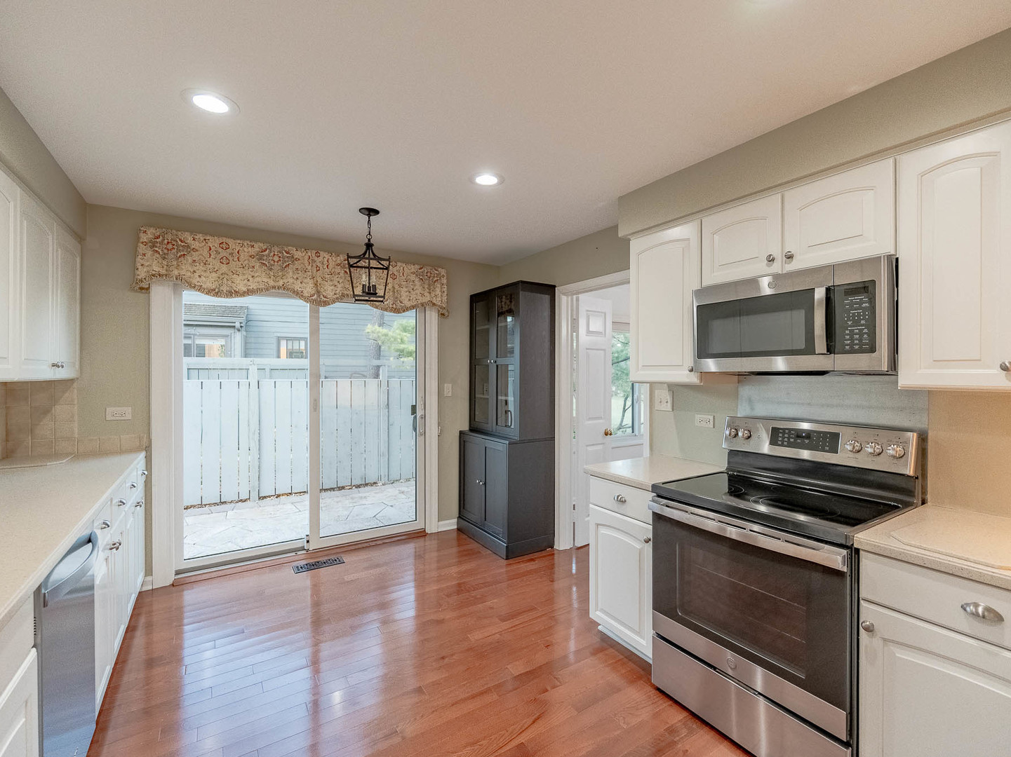 245 Timber Ridge Lane, Unit 245 Lake Barrington, IL 60010 - Photo 4 of 16 a kitchen with granite countertop a stove and a refrigerator