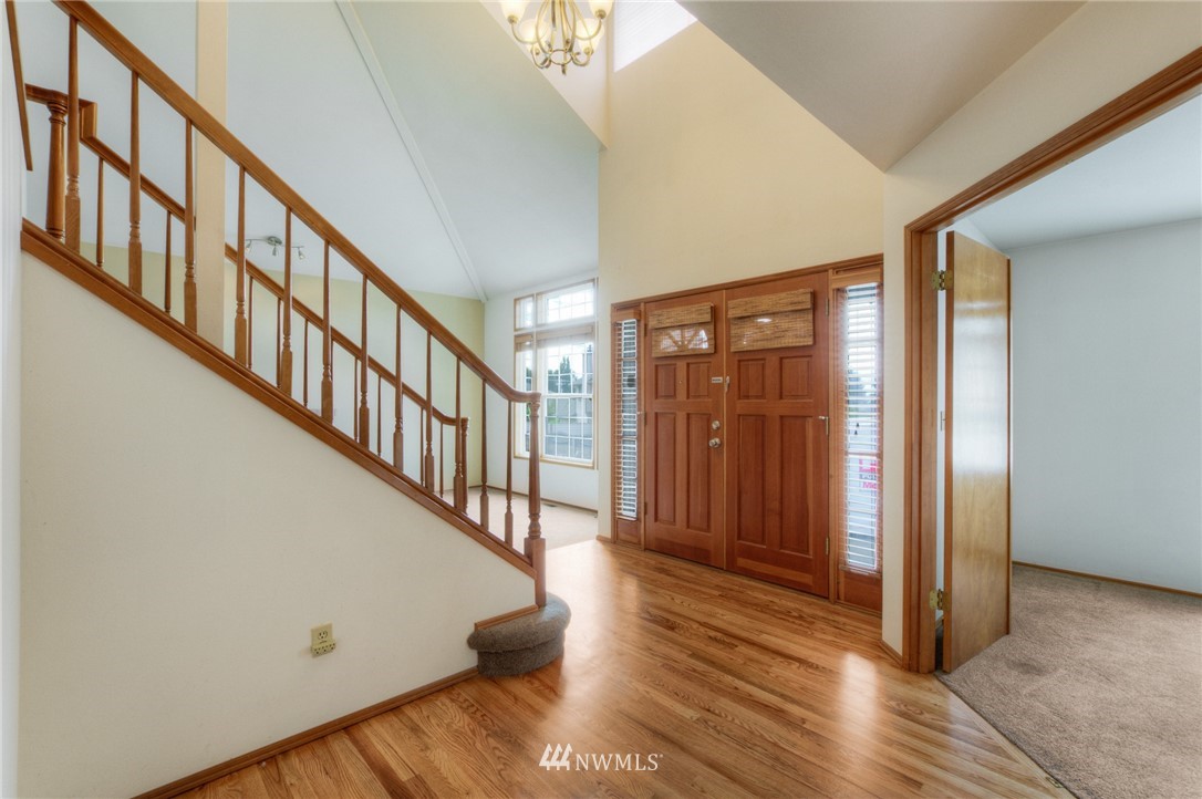 19108 104th Place Southeast Renton, WA 98055 - Photo 2 of 25 Gallery Image 2