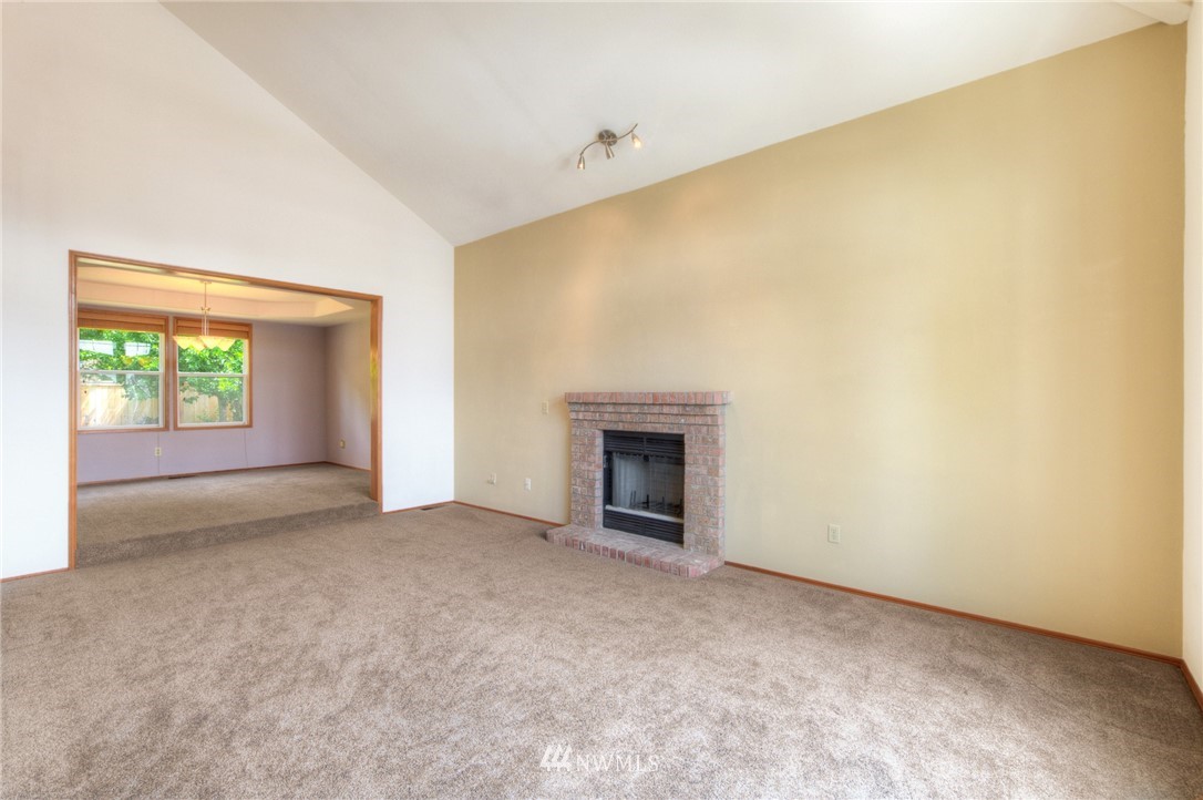 19108 104th Place Southeast Renton, WA 98055 - Photo 4 of 25 Gallery Image 4