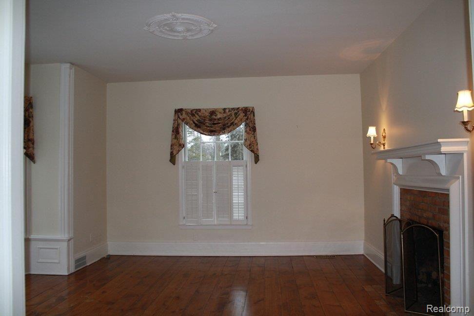 32635 Franklin Road Franklin, MI 48025 - Photo 4 of 9 _franklin rd fireplace.JPG