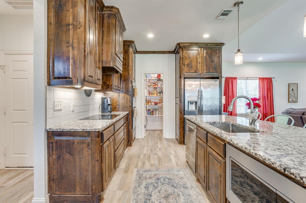 739 County Road 3696 Springtown, TX 76082 - Photo 9 of 39