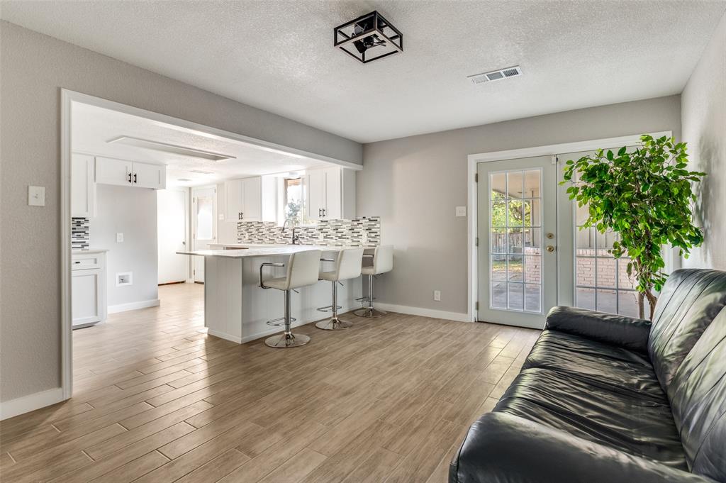 1287 Whispering Trail Dallas, TX 75241 - Photo 11 of 24 a living room with furniture and a large window