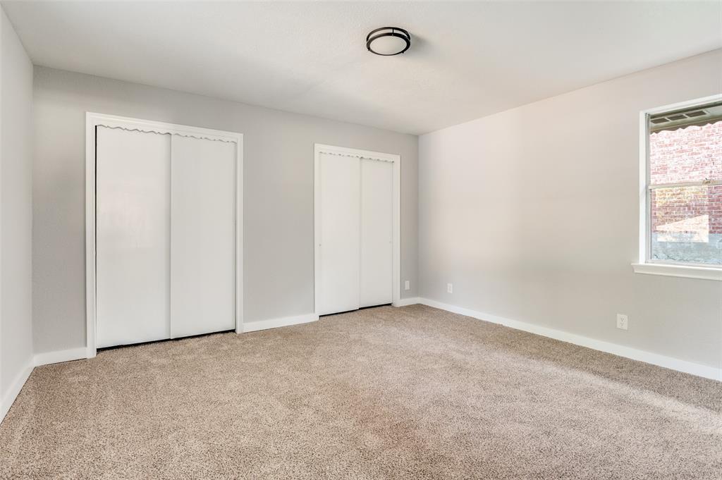 1287 Whispering Trail Dallas, TX 75241 - Photo 19 of 24 an empty room with windows