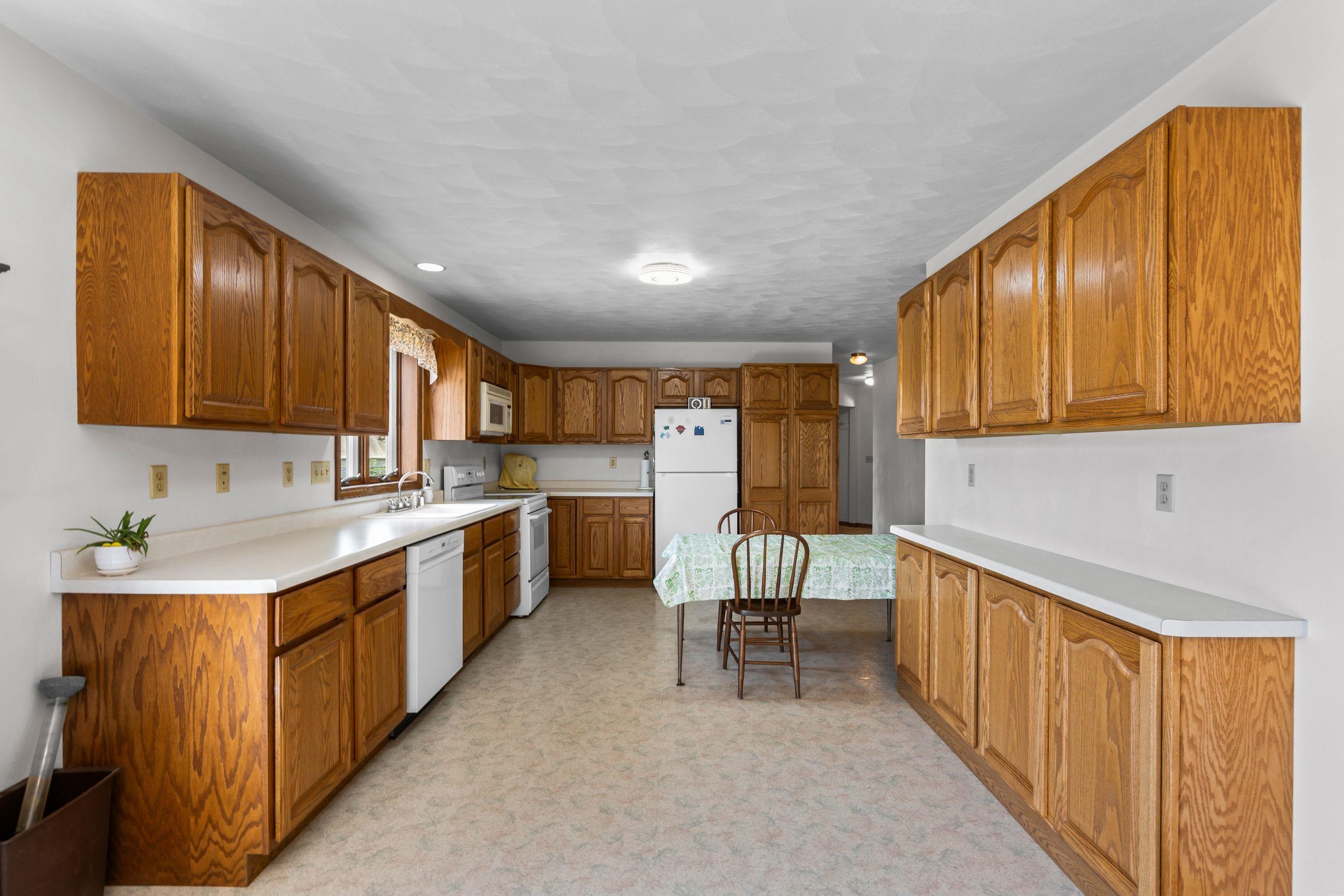 W13282 Carter Road Brandon, WI 53919 - Photo 7 of 41 Gallery Image 7