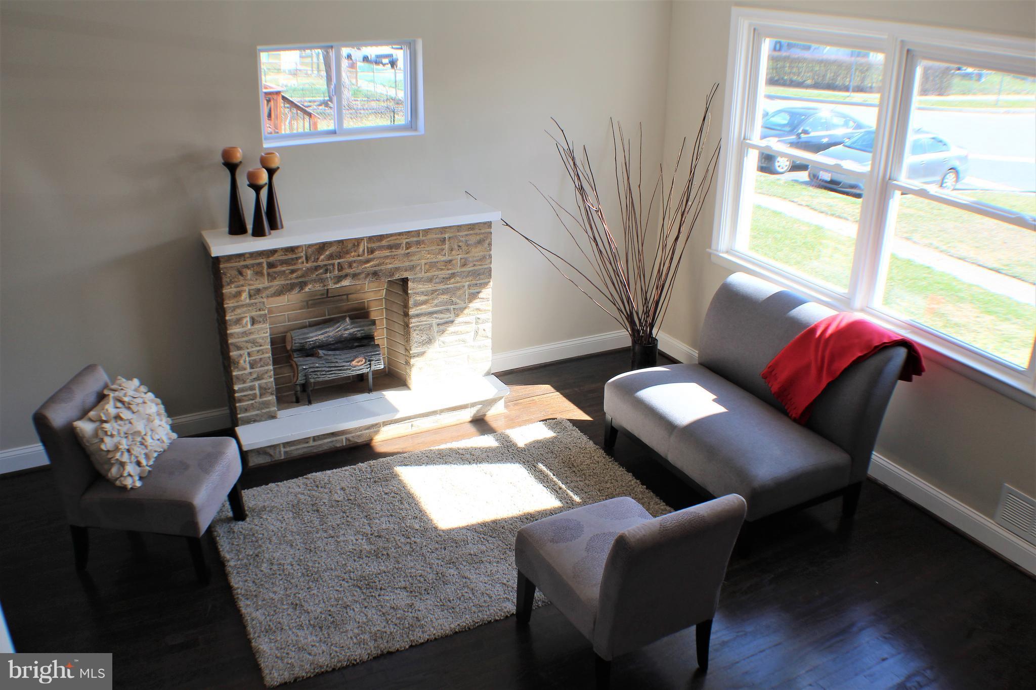 1610 Riverwood Road Baltimore, MD 21221 - Photo 14 of 21 Living Room
