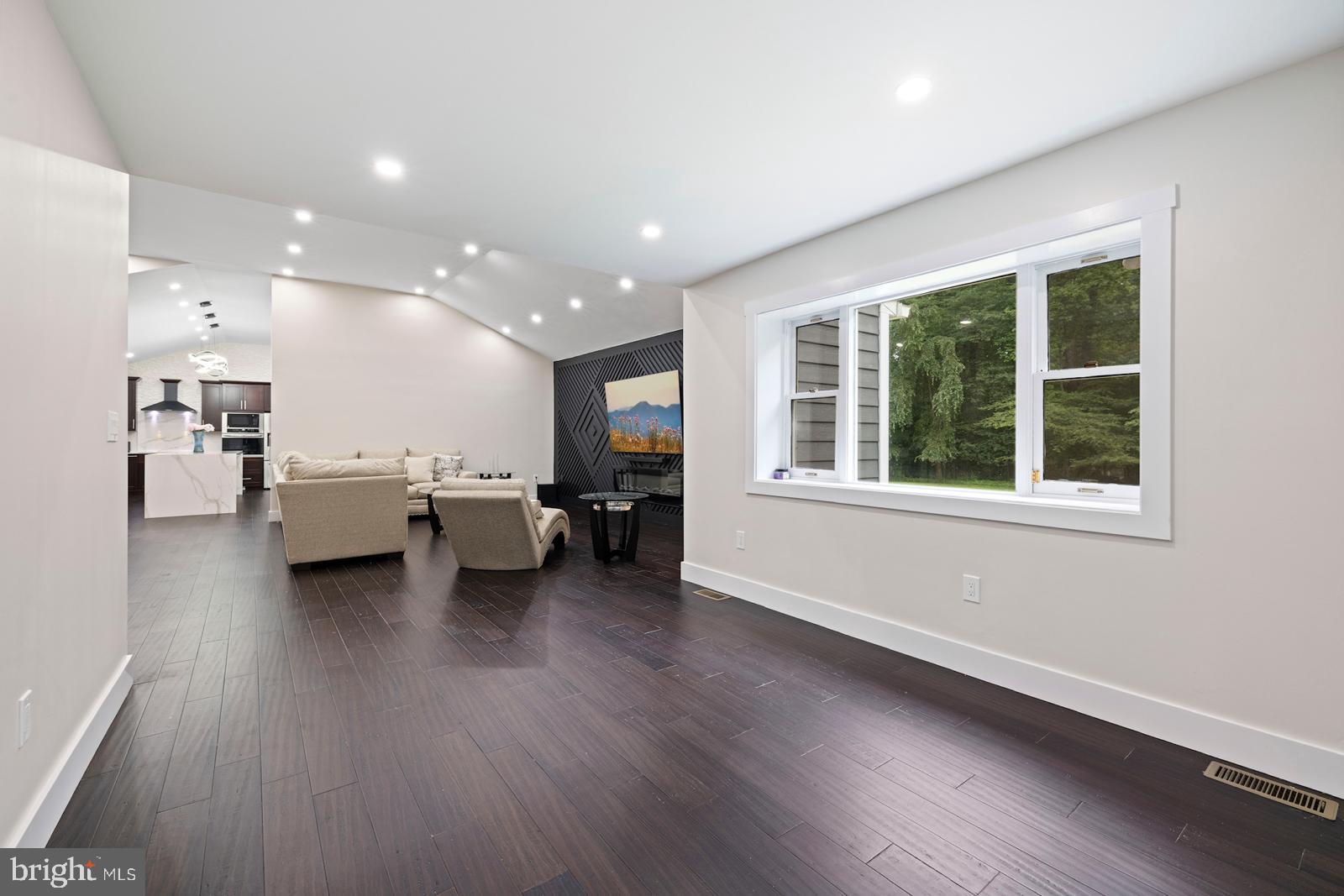 4300 Oaktree Road Rockville, MD 20853 - Photo 11 of 32