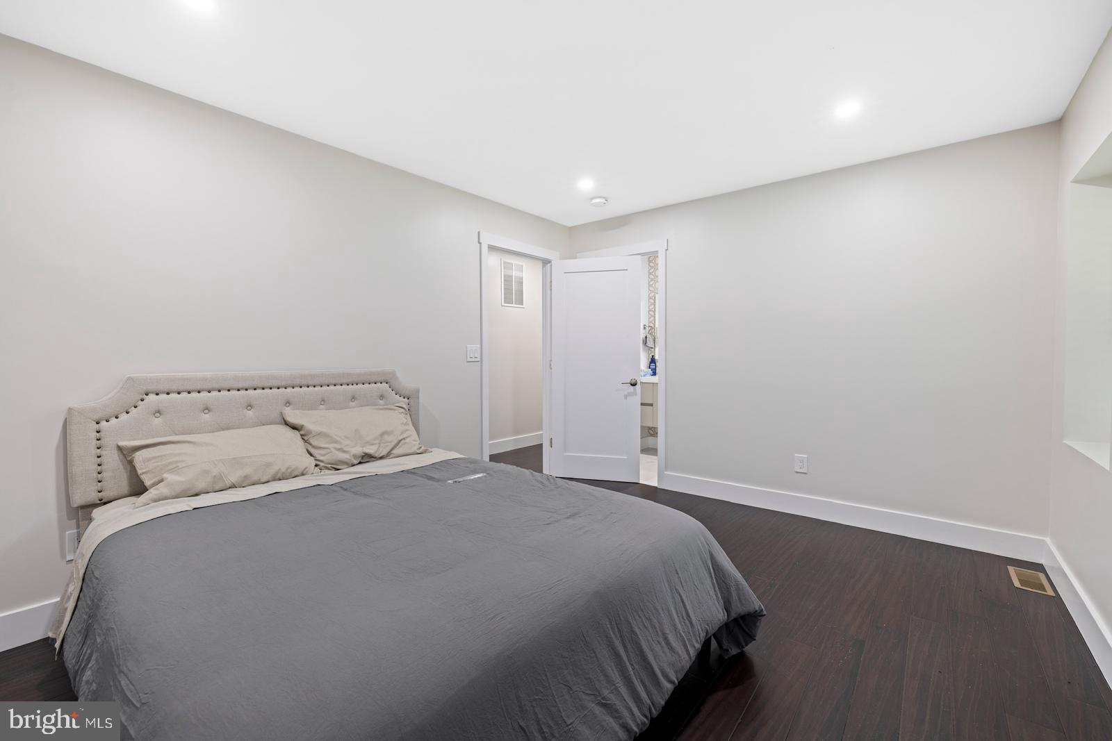 4300 Oaktree Road Rockville, MD 20853 - Photo 14 of 32