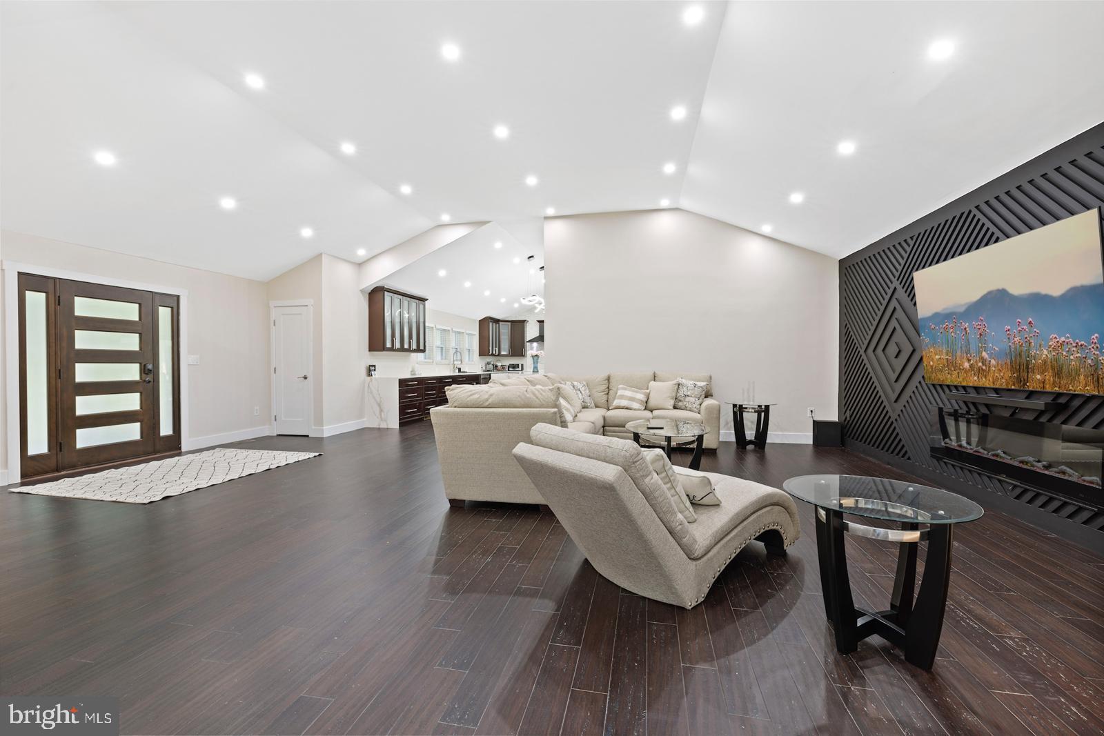 4300 Oaktree Road Rockville, MD 20853 - Photo 4 of 32