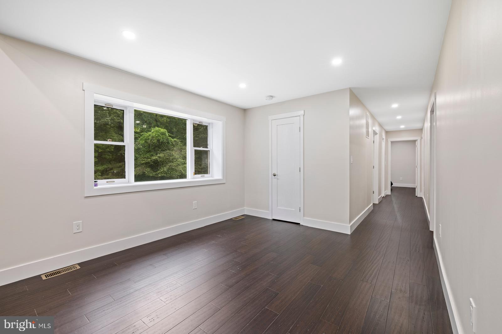 4300 Oaktree Road Rockville, MD 20853 - Photo 5 of 32