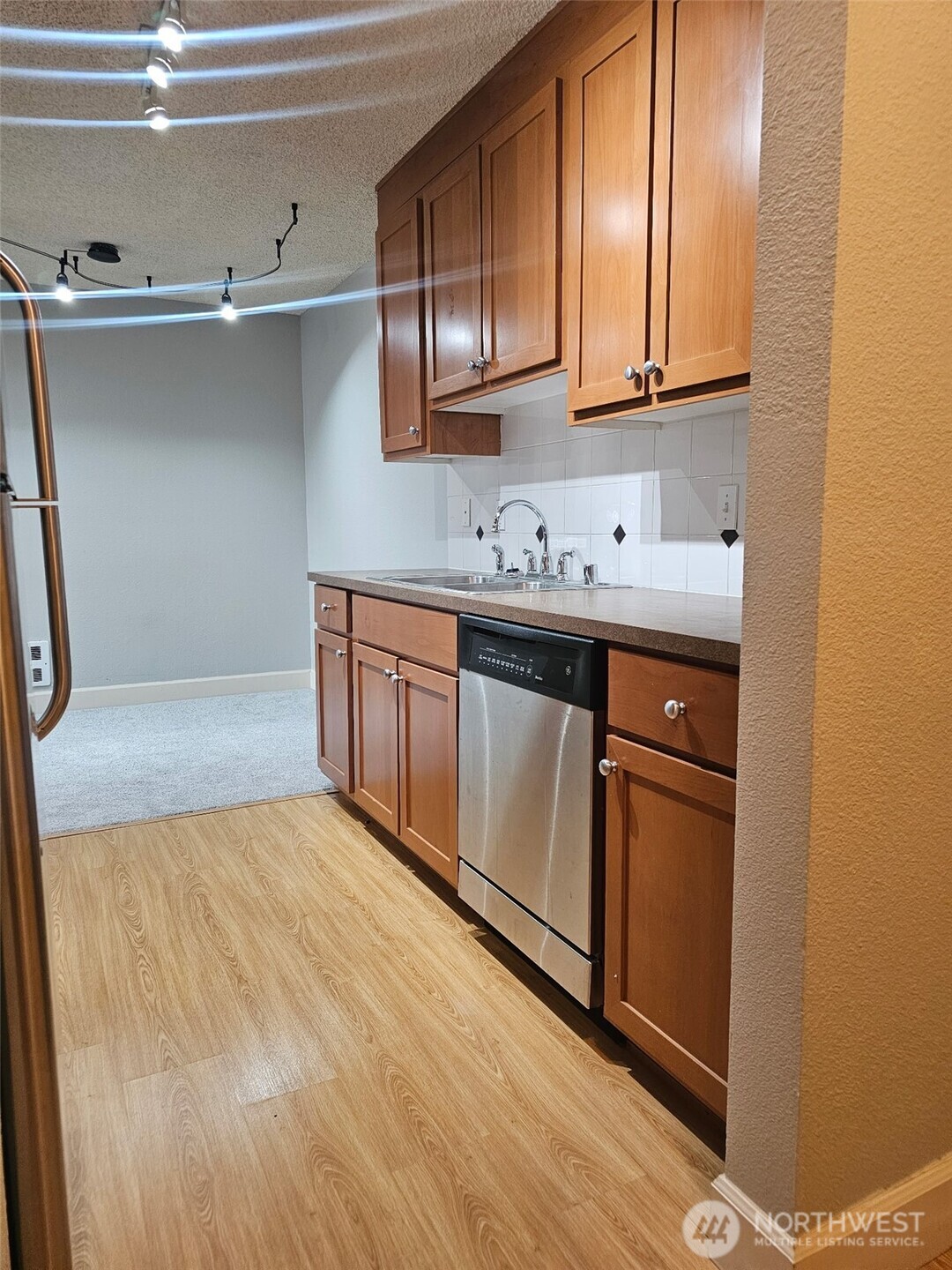 8025 234th Street Southwest, Unit 103 Edmonds, WA 98026 - Photo 2 of 14
