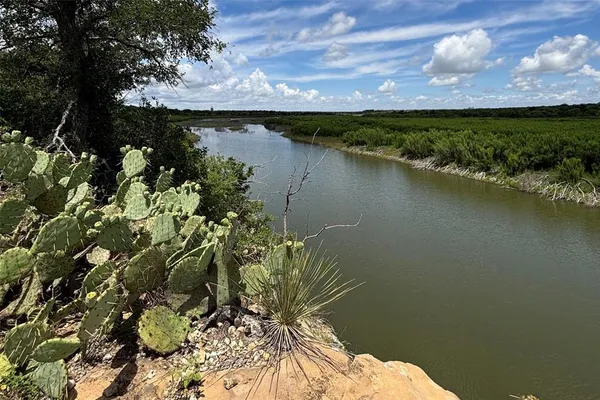 $2,576,900 | 1644 Farm To Market 1929, Voss, TX 76888