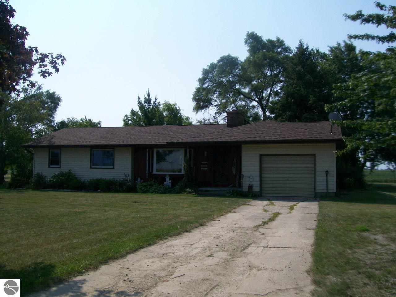 3988 East Grant Road Ashley, MI 48806 - Photo 36 of 43 1775487-35.JPG