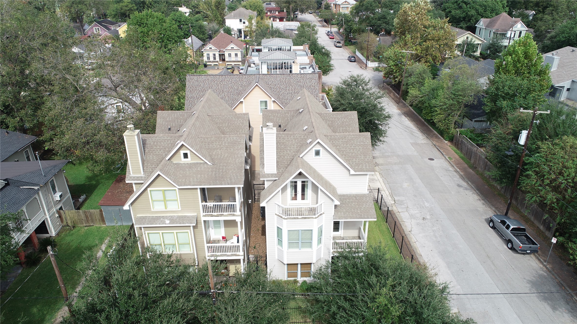 2104 State Street Houston, TX 77007 - Photo 39 of 41 Standalone property with no shared walls.