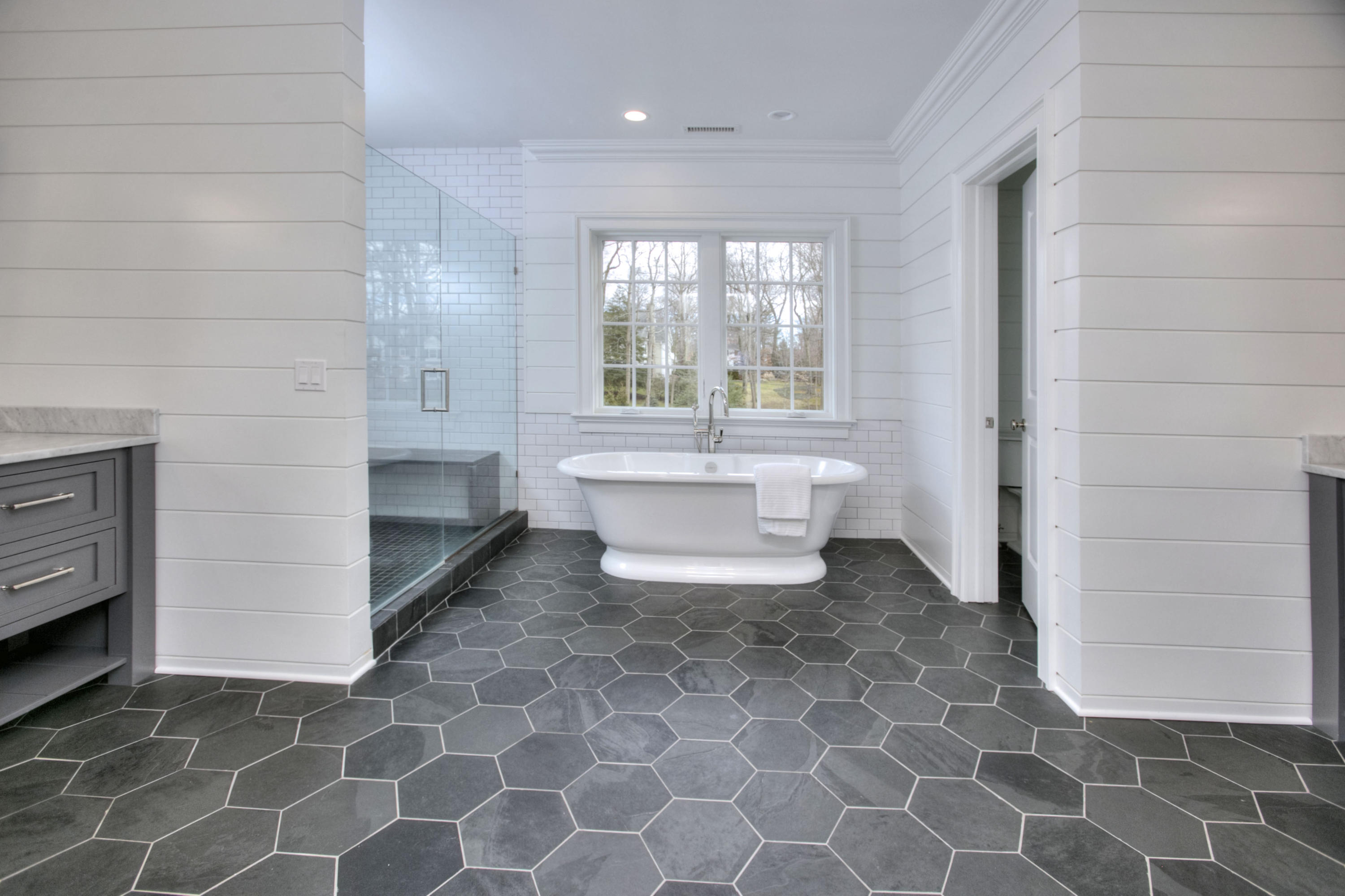 61 Stony Brook Road Darien, CT 06820 - Photo 31 of 43 a bathroom with a bathtub and a toilet