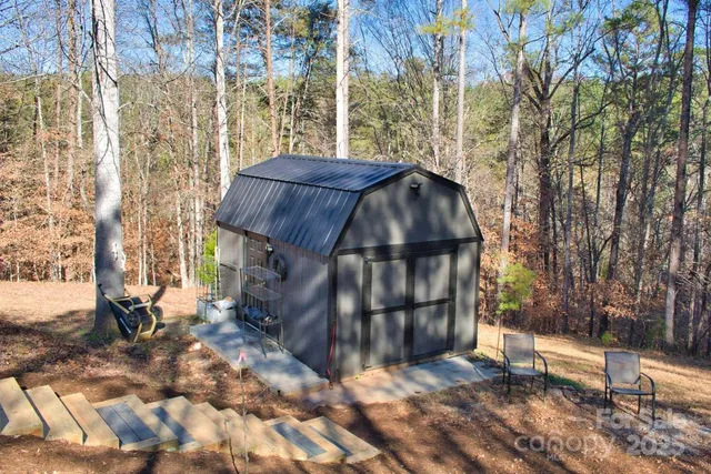 a wooden bench sitting in front of a building