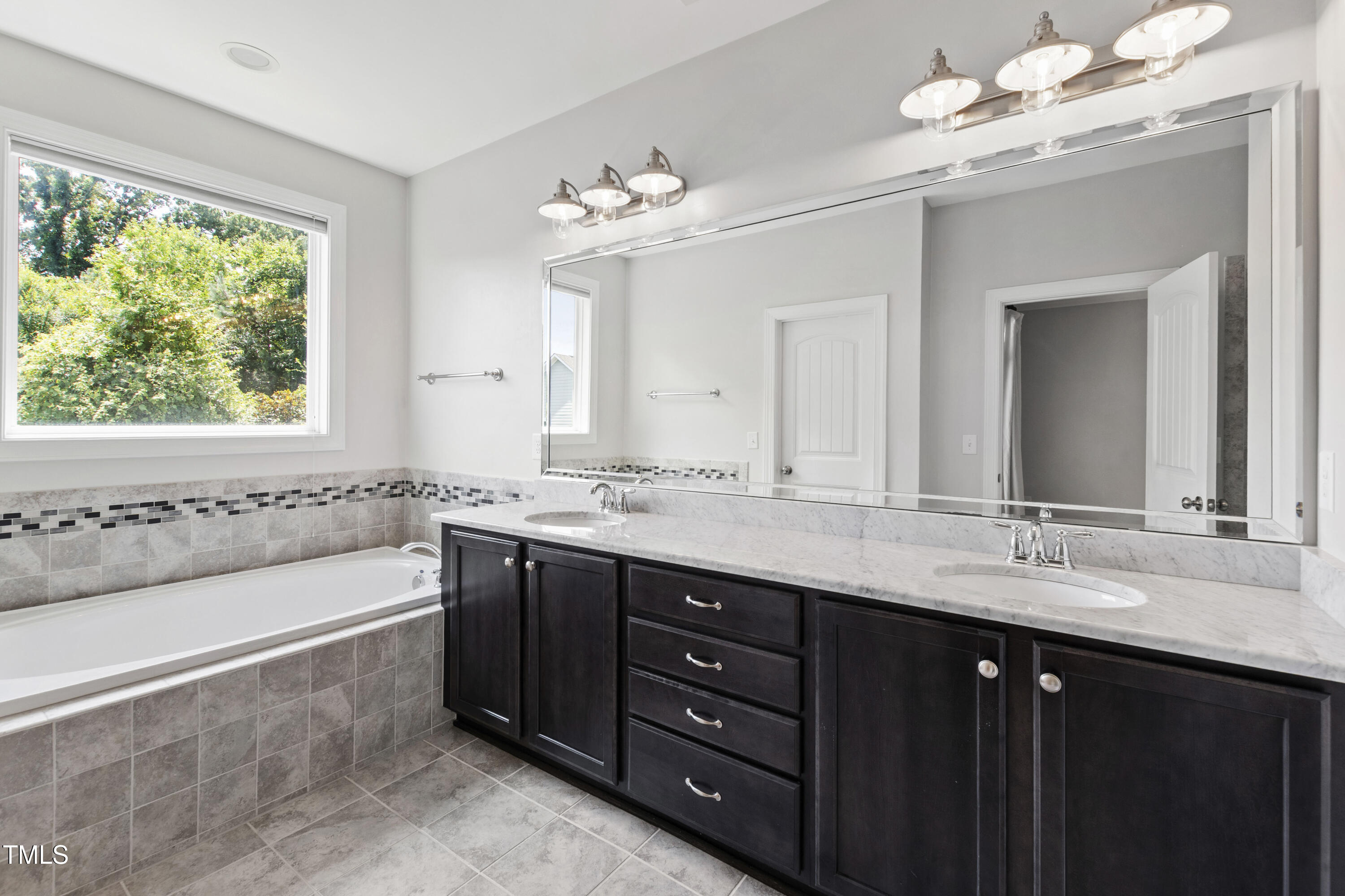785 Fallon Grove Way Raleigh, NC 27608 - Photo 29 of 54 Fallon (39)