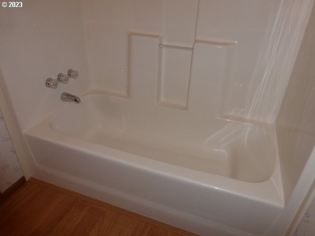 100 River Bend Road, Unit 80 Reedsport, OR 97467 - Photo 19 of 22 a bathroom with a bathtub