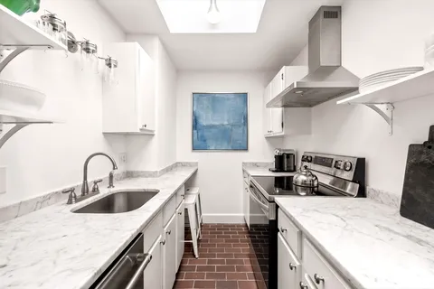$849,000 | 277 Beacon Street, Unit 4A, Boston, MA 02116