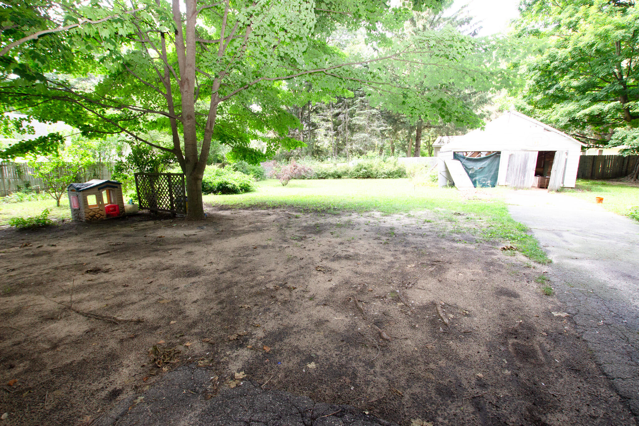 310 Clark Street Decatur, MI 49045 - Photo 2 of 15 IMG_8555
