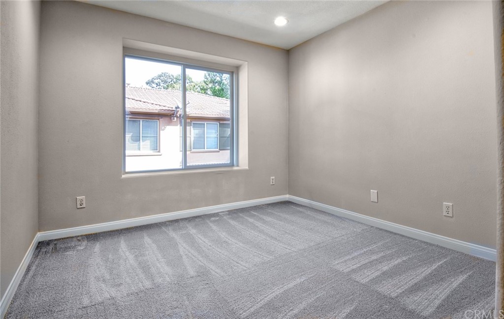 83 Sapphire, Unit 46 Irvine, CA 92602 - Photo 12 of 18 an empty room with a window