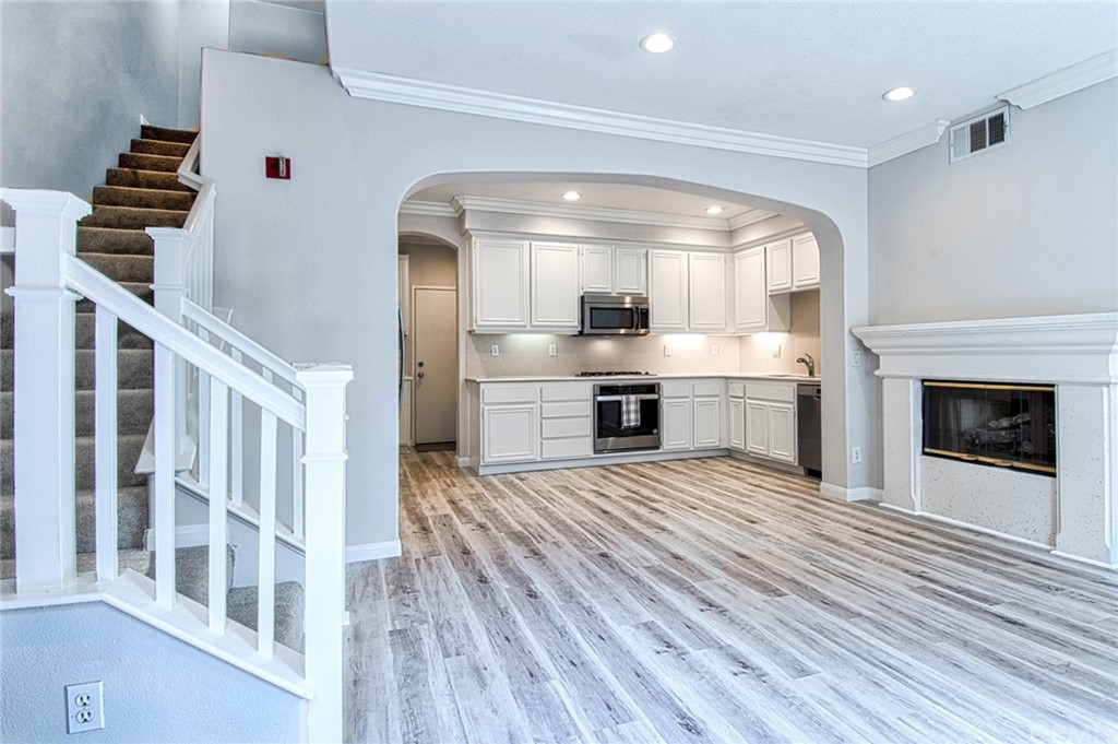 83 Sapphire, Unit 46 Irvine, CA 92602 - Photo 3 of 18