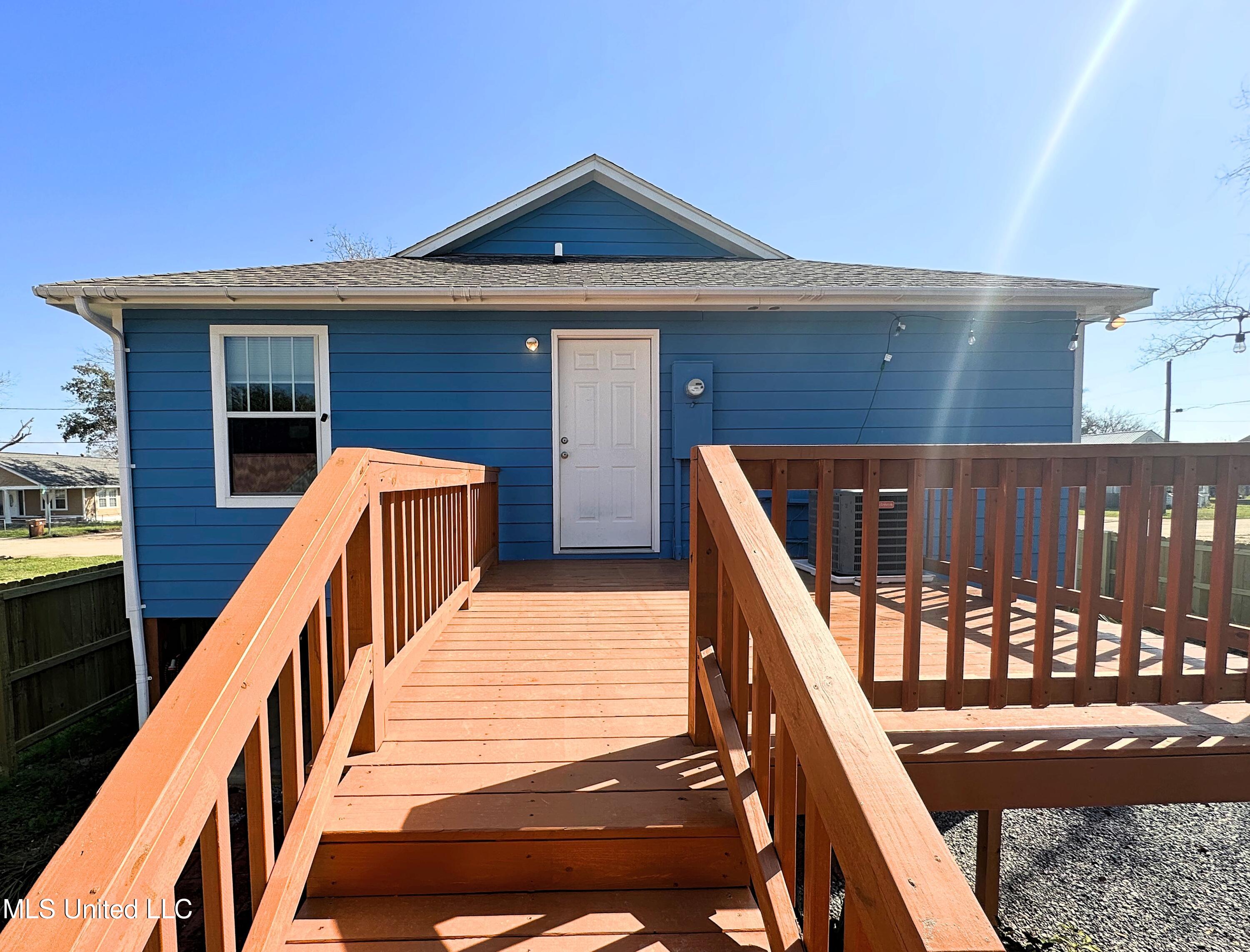 161 Claiborne Street Biloxi, MS 39530 - Photo 2 of 12 Back of home 2