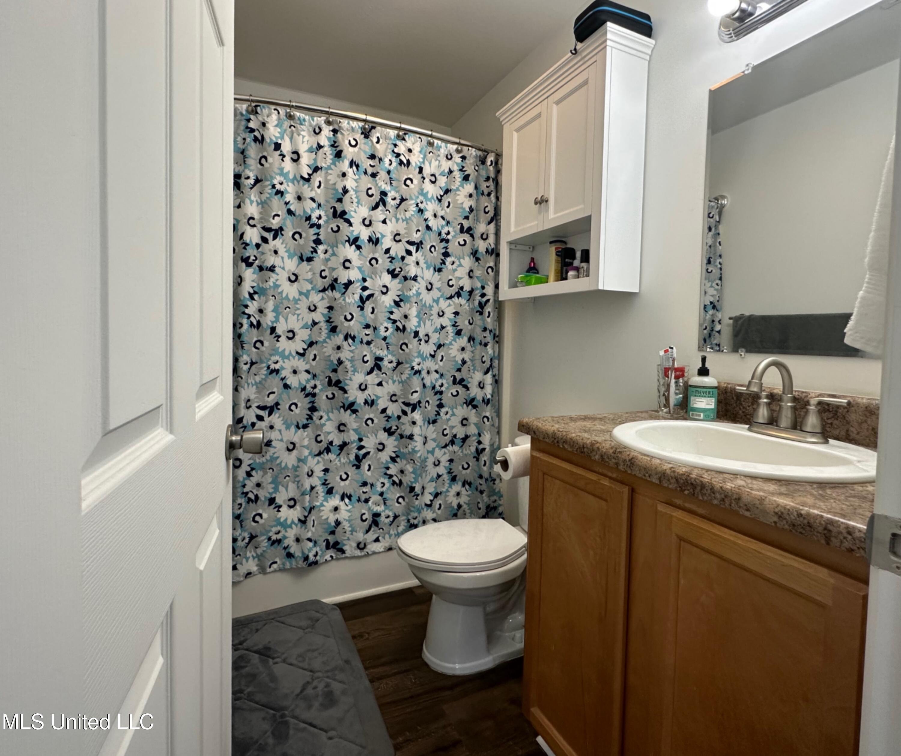 161 Claiborne Street Biloxi, MS 39530 - Photo 8 of 12 Guest bath