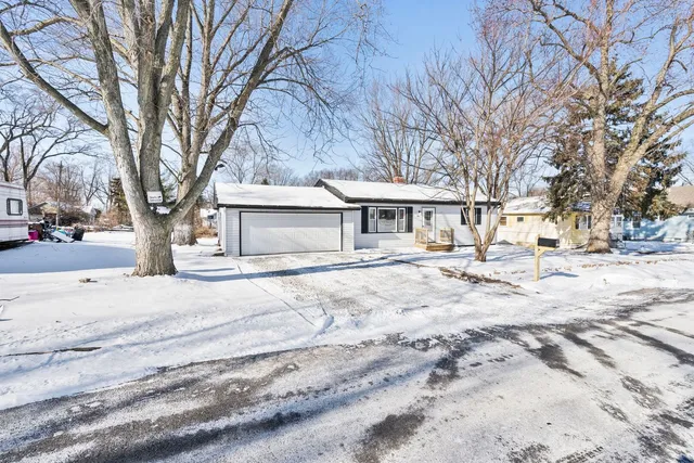 $229,000 | 821 Penfield Avenue, Joliet, IL 60433