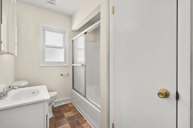 $229,000 | 821 Penfield Avenue, Joliet, IL 60433